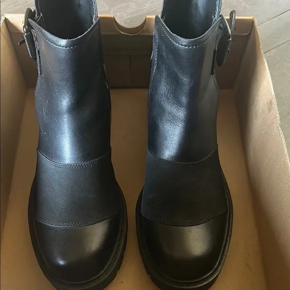 UGG Black Boots Classic Comfort - Picture 4 of 11